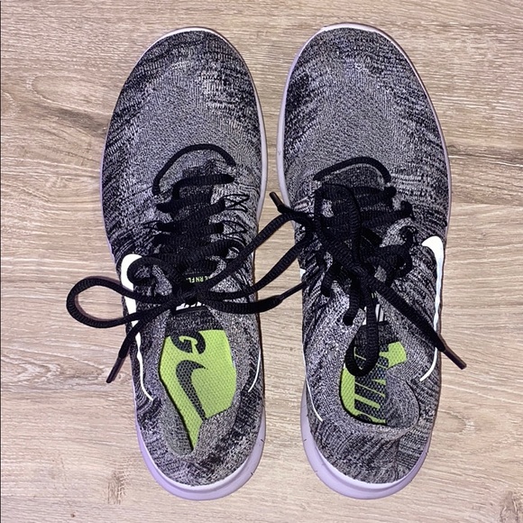 NIKE shoes - Picture 2 of 4